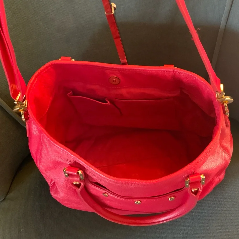 Tory Burch Classic Handle Amanda Hobo Two Way Bag - Carnival Red - Picture 5 of 9